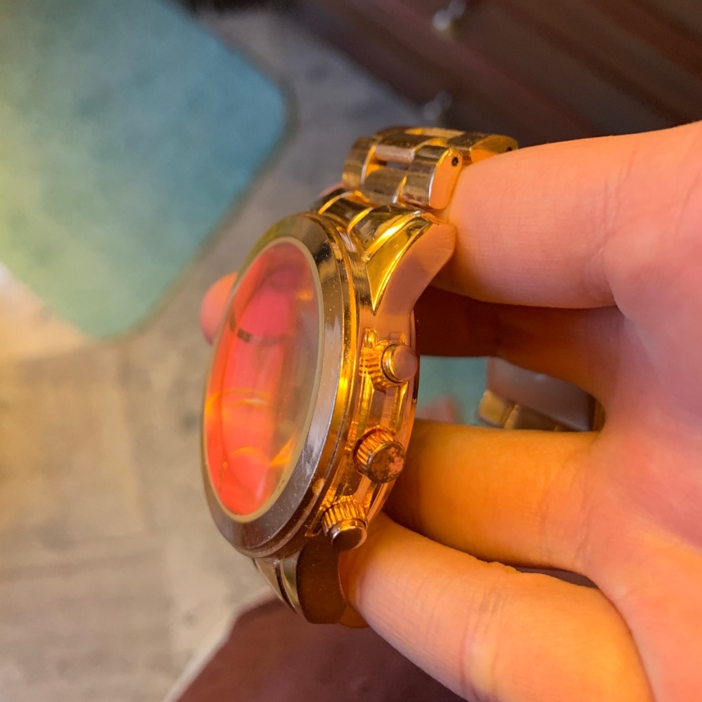 Watch - Picture 2 of 4